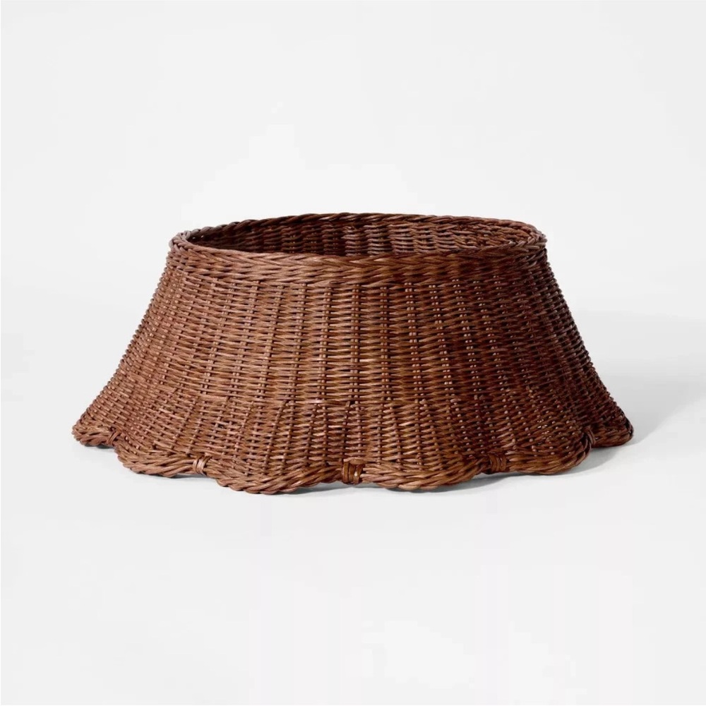 Scalloped Woven Christmas Tree Collar - Threshold designed with Studio McGee